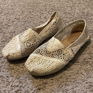 Women’s Tom’s shoes
